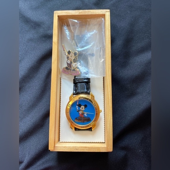 Disney 1994 Mickey Watch and Pin Set, Numbered, Limited Edition, Collectible - Picture 4 of 16